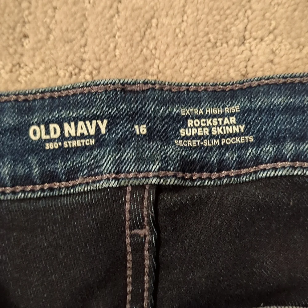 Old Navy Extra High-waisted Rockstar 360° Stretch Super-Skinny Ripped Ankle, 16 - Picture 5 of 7